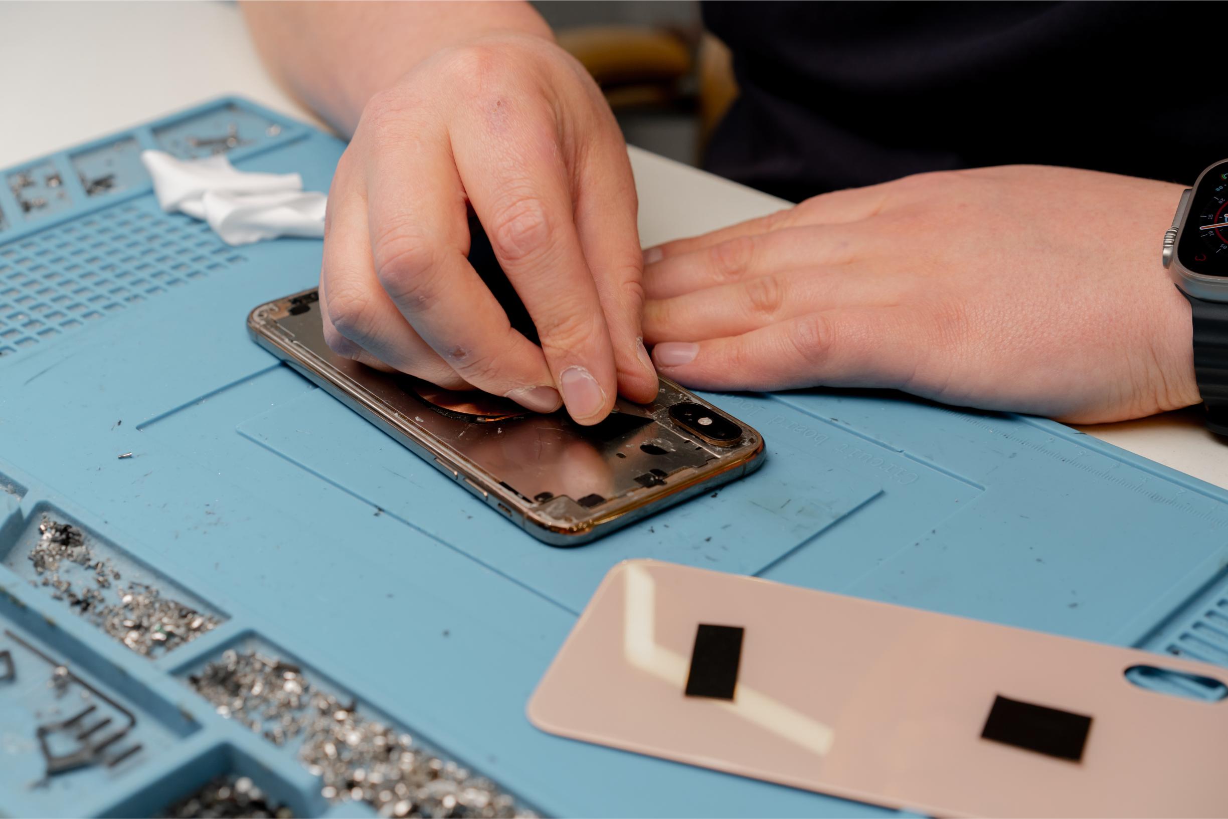 Dlaczego telefon ładuje się wolniej niż wcześniej? - Blog technologiczny - Apple Android IT Naprawy Porady