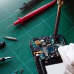 Dlaczego niektóre telefony starzeją się szybciej od innych - Blog technologiczny - Apple Android IT Naprawy Porady