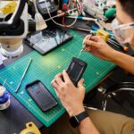 Najlepsze smartfony dla seniorów w 2023 roku - Blog technologiczny - Apple Android IT Naprawy Porady