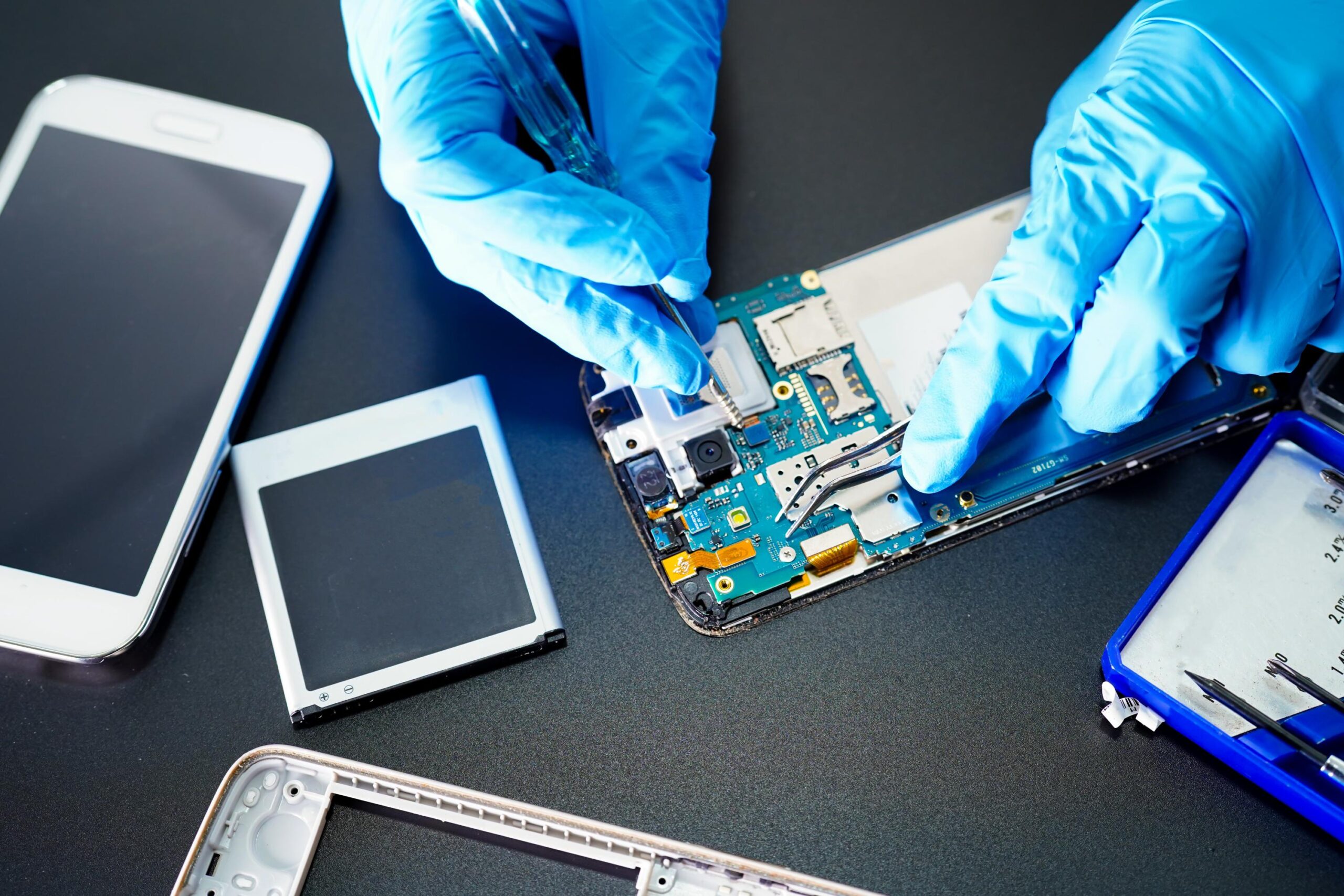 Jakie są najnowsze trendy w projektowaniu smartfonów? - Blog technologiczny - Apple Android IT Naprawy Porady