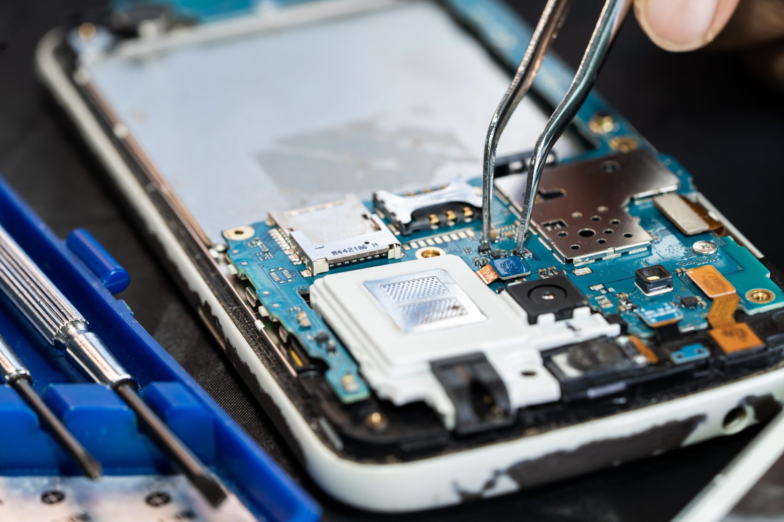 Dlaczego telefon nie wykrywa karty SIM i co z tym zrobić? - Blog technologiczny - Apple Android IT Naprawy Porady